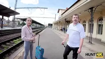 Hubby watches how his Lassie blows strangers
