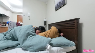 Pinay Ginising at kinantot ng BF sa kumot 2024! (She likes fucking with a blanket on)-SingCan