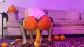 PUMPKIN PAWG CREAMS ON GIANT DONG SQUASH