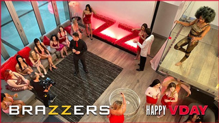Brazzers - Bunny Colby, Keira Croft, Scarlit Scandal & Aubree Valentine Have Slutty Orgy After Party