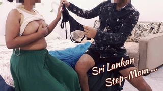 එහා ගෙදර ඇන්ටිගෙ හස්බන්ඩ් වැඩට ගියහම ගෙදරට පනින කොල්ලා ???? | Sri Lankan Man Fuck His Matured Step-Mom