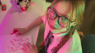 Schoolgirl drew penii instead of homework and was plowed on the table