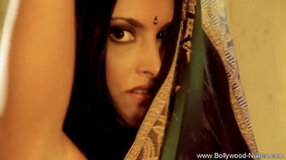 Sexy indian belly dancer entrances the webcam!