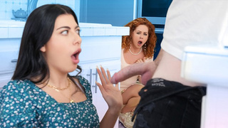 Perv Vacation Host Spies On The Guest Lovers While The Bitch Licks Her boyfriend's Huge Meat