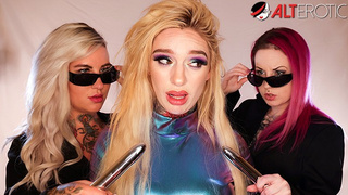 Female detectives probe an alien snatch tattoo