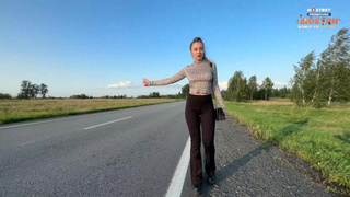 Attractive girl hitchhikes in tight leggings, shows boobs and bum and pays for the ride with sex